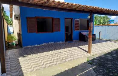 Imagem: A casa possui 3 Dormitórios, 3 Banheiros, 2 Vagas na garagem