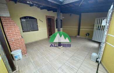 Imagem: A casa possui 2 Dormitórios, 2 Banheiros, 2 Vagas na garagem