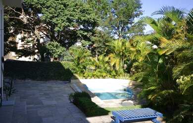 Imagem: A casa em condomínio possui 4 Dormitórios, 5 Banheiros, 2