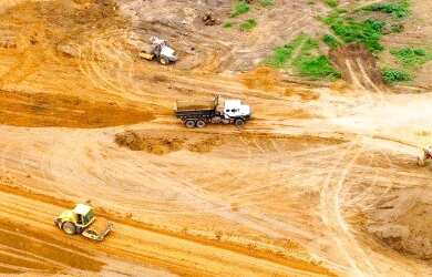 Imagem: O terreno possui 300m² de Área e está localizado em Marcílio