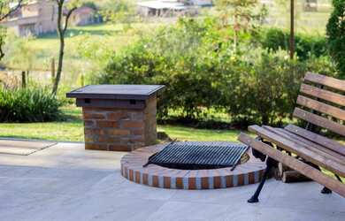 Imagem 6: Charmoso sítio. Piscina, Churrasqueira, VarandaeÁrea de serviço