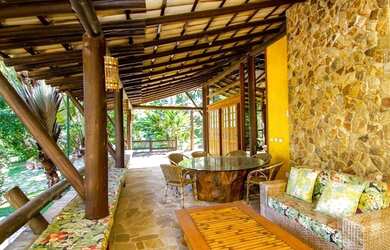 Imagem: A casa em condomínio à venda possui 4 Dormitórios, 4 Banheiros