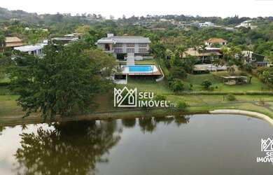 Imagem: A casa em condomínio possui 5 Dormitórios, 5 Banheiros, 5