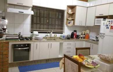 Imagem: A casa em condomínio possui 3 Dormitórios, 3 Banheiros, 2