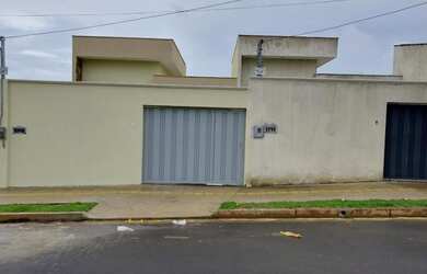 Imagem: A casa possui 3 Dormitórios, 2 Banheiros, 110m² de Área e