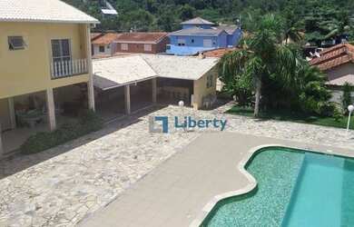 Imagem: A casa em condomínio possui 5 Dormitórios, 3 Banheiros, 3