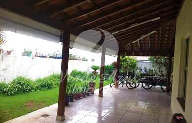 Imagem: A casa em condomínio possui 3 Dormitórios, 3 Banheiros, 2