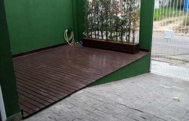 Imagem: A casa possui 2 Dormitórios, 1 Banheiro, 1 Vaga na garagem