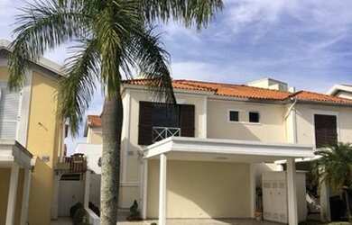 Imagem: A casa em condomínio possui 3 Dormitórios, 2 Banheiros, 2