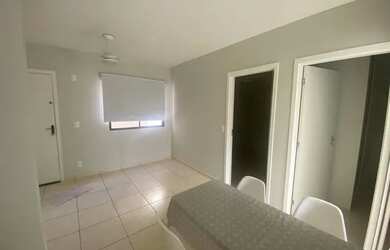 Imagem: O apartamento possui 2 Dormitórios, 1 Banheiro, 1 Vaga na garagem