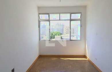 Imagem: O studio possui 1 Dormitório, 1 Banheiro, 32m² de Área e