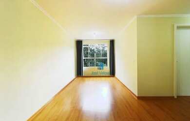 Imagem: O apartamento possui 3 Dormitórios, 1 Banheiro, 1 Vaga na garagem