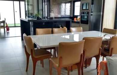 Imagem: A casa em condomínio possui 3 Dormitórios, 2 Banheiros, 2