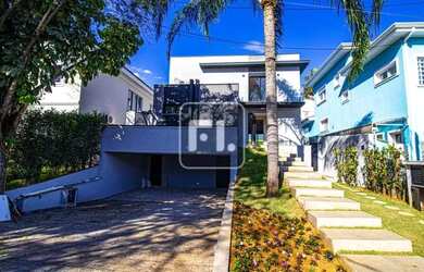 Imagem: A casa em condomínio possui 4 Dormitórios, 5 Banheiros, 4