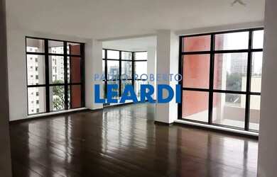 Imagem: O apartamento possui 3 Dormitórios, 5 Banheiros, 3 Vagas na