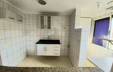 Imagem: O apartamento possui 1 Dormitório, 1 Banheiro, 1 Vaga na garagem