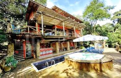 Imagem: A casa em condomínio possui 4 Dormitórios, 4 Banheiros, 5