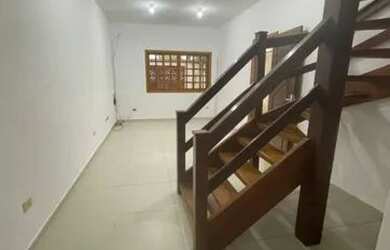 Imagem: A casa possui 3 Dormitórios, 4 Banheiros, 2 Vagas na garagem