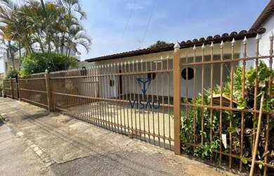 Imagem: A casa em condomínio possui 4 Dormitórios, 3 Banheiros, 4