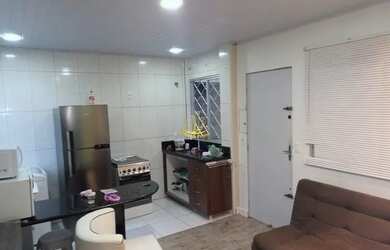 Imagem: A casa possui 2 Dormitórios, 2 Banheiros, 2 Vagas na garagem