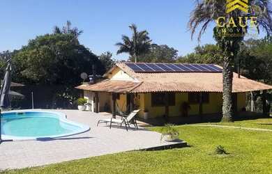 Imagem: A casa em condomínio possui 2 Dormitórios, 2 Banheiros e 1290m²