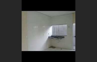 Imagem: A casa possui 2 Dormitórios, 2 Banheiros, 1 Vaga na garagem