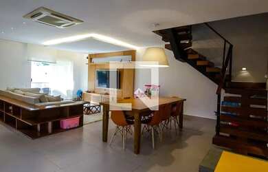 Imagem: A casa em condomínio possui 4 Dormitórios, 5 Banheiros, 2