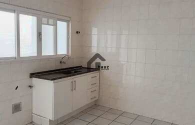 Imagem: O apartamento possui 2 Dormitórios, 1 Banheiro, 2 Vagas na