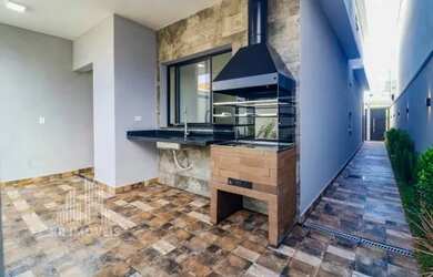 Imagem: A casa em condomínio possui 3 Dormitórios, 2 Banheiros, 2