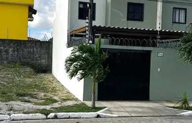 Imagem: A casa possui 3 Dormitórios, 3 Banheiros, 1 Vaga na garagem