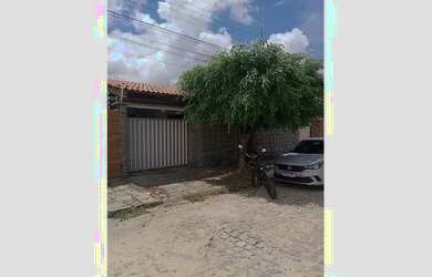 Imagem: A casa possui 3 Dormitórios, 3 Banheiros, 2 Vagas na garagem