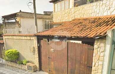 Imagem: A casa possui 3 Dormitórios, 2 Banheiros, 1 Vaga na garagem