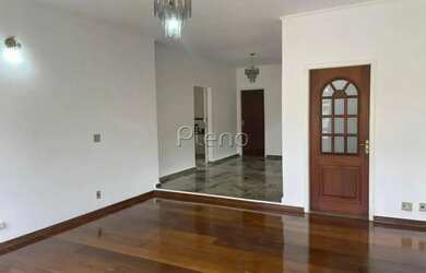 Imagem: A casa possui 4 Dormitórios, 2 Banheiros, 4 Vagas na garagem