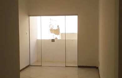 Imagem: O apartamento possui 3 Dormitórios, 1 Banheiro, 1 Vaga na garagem