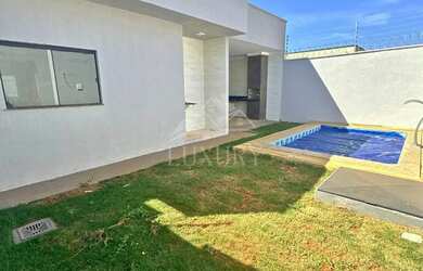 Imagem: A casa possui 3 Dormitórios, 4 Banheiros, 3 Vagas na garagem