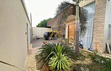 Imagem: A casa possui 4 Dormitórios, 4 Banheiros, 1 Vaga na garagem