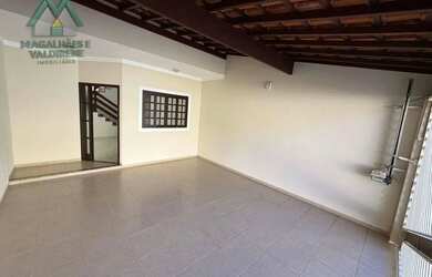 Imagem: A casa possui 4 Dormitórios, 4 Banheiros, 2 Vagas na garagem