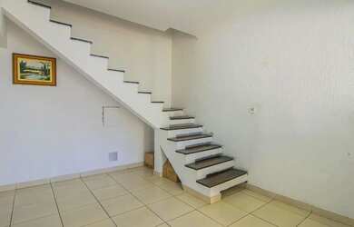 Imagem: A casa à venda possui 3 Dormitórios, 2 Banheiros, 2 Vagas