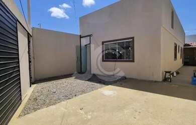 Imagem: A casa à venda possui 2 Dormitórios, 2 Banheiros, 1 Vaga na