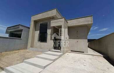 Imagem: A casa possui 3 Dormitórios, 3 Banheiros, 1 Vaga na garagem