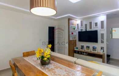 Imagem: A casa possui 3 Dormitórios, 3 Banheiros, 2 Vagas na garagem