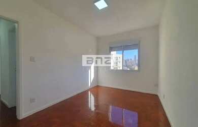 Imagem: O apartamento possui 1 Dormitório, 1 Banheiro, 1 Vaga na garagem