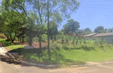 Imagem: Terreno grande de esquina