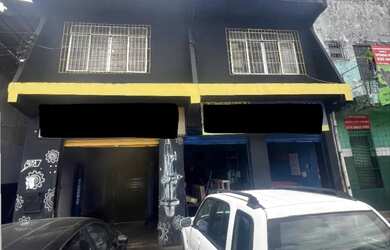 Imagem: O depósito possui 3 Vagas na garagem, 390m² de Área e está