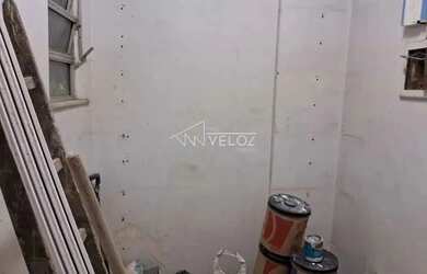 Imagem: O apartamento possui 1 Dormitório, 1 Banheiro, 28m² de Área