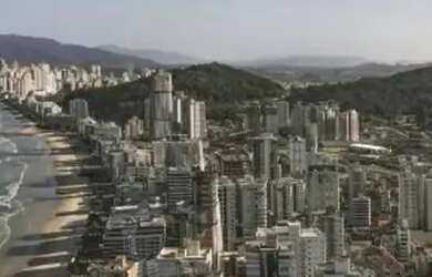 Imagem: O apartamento possui 4 Dormitórios, 5 Banheiros, 3 Vagas na