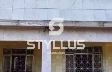 Imagem: A casa possui 4 Dormitórios, 3 Banheiros, 5 Vagas na garagem