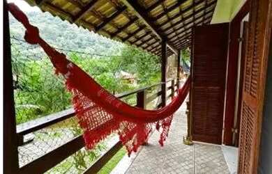 Imagem: A casa possui 4 Dormitórios, 5 Banheiros, 4 Vagas na garagem