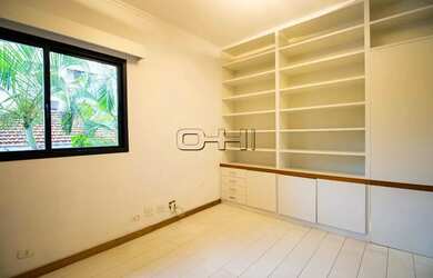 Imagem: O apartamento possui 4 Dormitórios, 3 Banheiros, 4 Vagas na