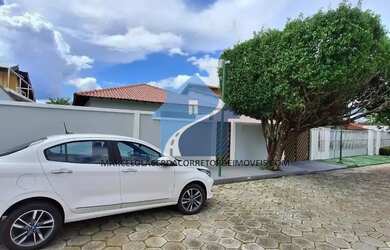 Imagem: A casa possui 3 Dormitórios, 2 Banheiros, 3 Vagas na garagem